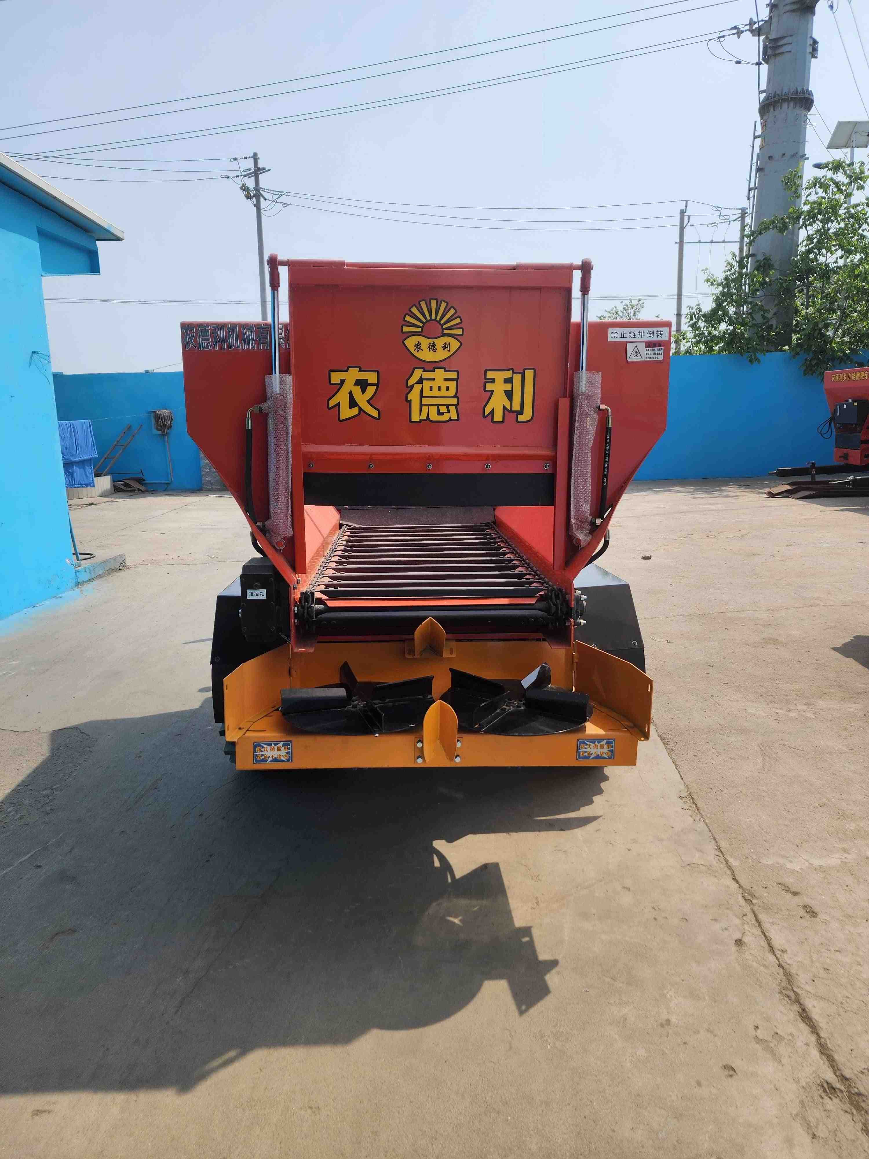 聊城市运粮加肥车牵引撒粪车 - 方案